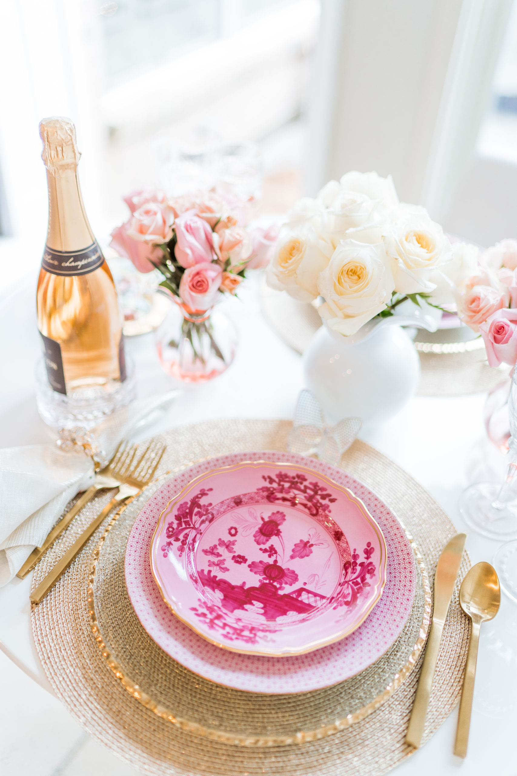 Pink and gold Valentine's day tables cape